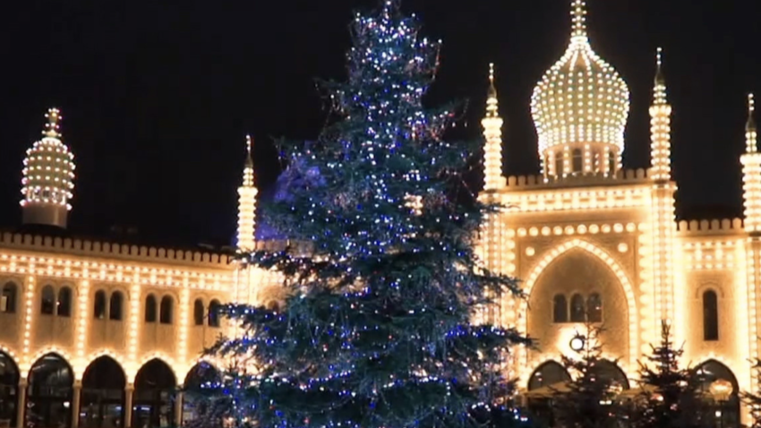 В Дании новогоднюю елку украсили кристаллами Swarovski