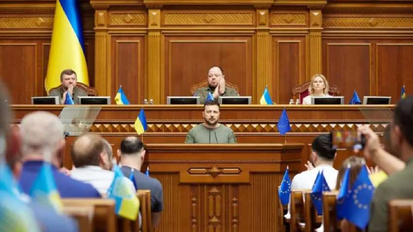 Стало відомо, скільки помічників у нардепів і хто лідирує за їх кількістю