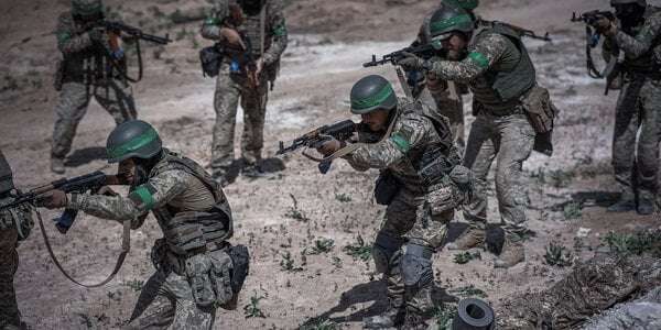 Захід примушує Україну мобілізувати молодь і домовлятися з РФ: які інтереси переслідують США