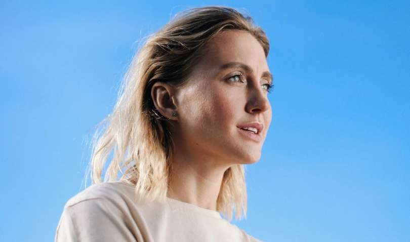 Всё ради экологии: экс-участница «ВИА Гры» снялась обнаженной (фото)