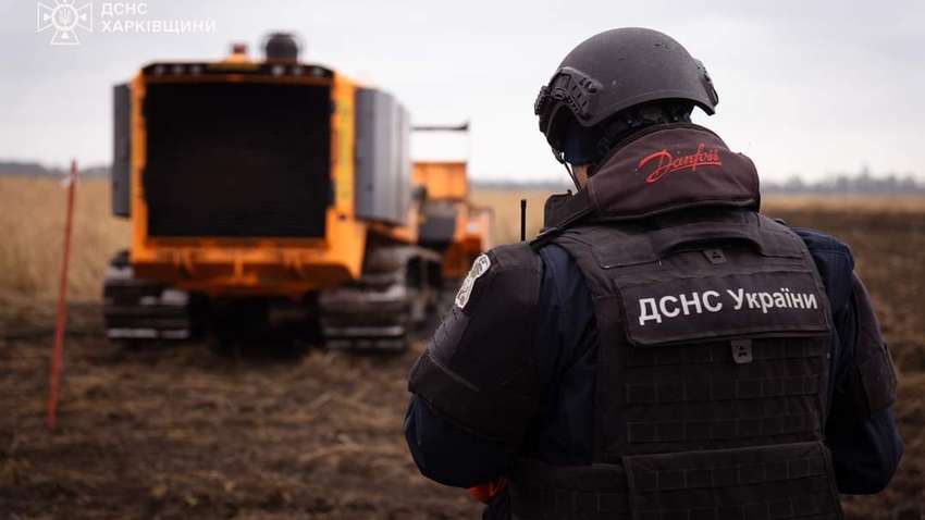 Как «возвращают жизнь» на Харьковщину с помощью специальной техники Как «возвращают жизнь» на Харьковщину с помощью специальной техники