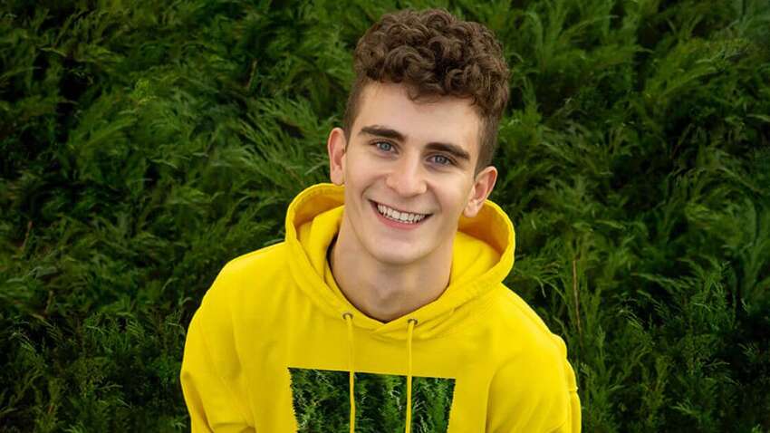 Український блогер подав документи на російський паспорт, щоб воювати на боці РФ Український блогер подав документи на російський паспорт, щоб воювати на боці РФ