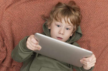 Опасная игра в соцсетях: в США умерли десятки детей от удушья