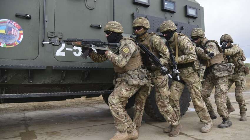 Неработающие знания: военные откровенно рассказали о том, чему их учат за границей   