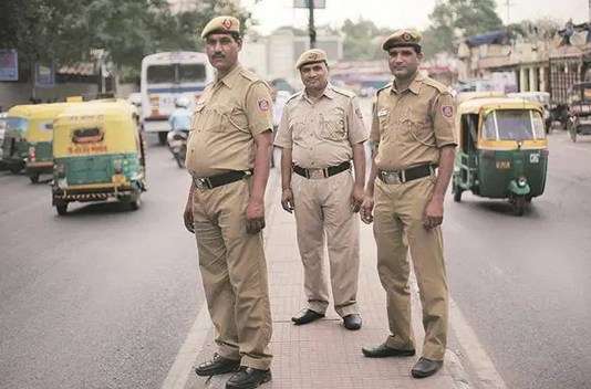 Копы много лет арестовывали невиновного брата-близнеца вместо настоящего мошенника Копы много лет арестовывали невиновного брата-близнеца вместо настоящего мошенника