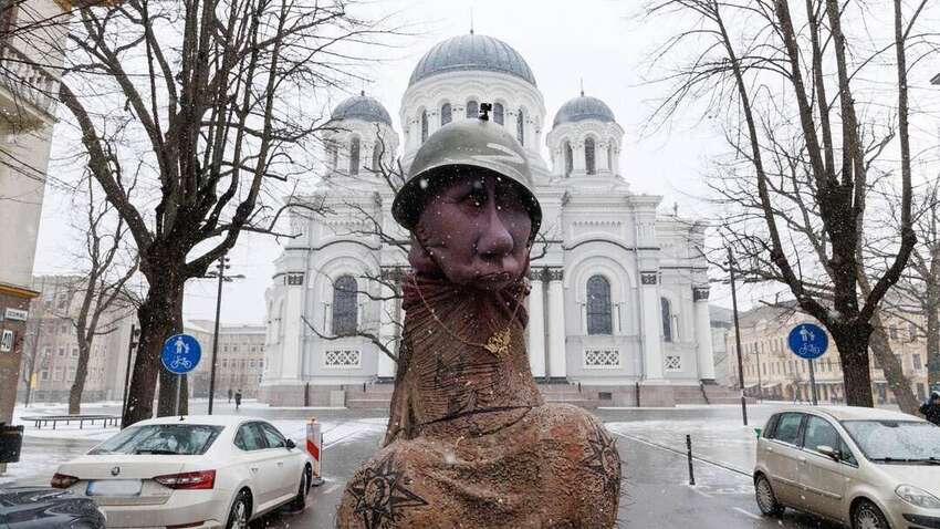 В Литве выставили скульптуру Путина в образе пениса (ФОТО)
