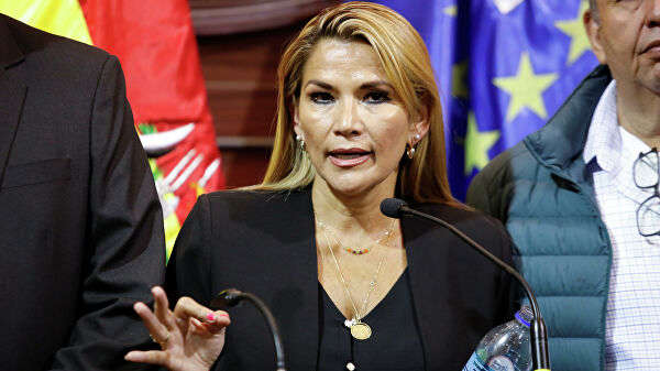 Стало известно, будет ли баллотироваться на выборах временный президент Боливии