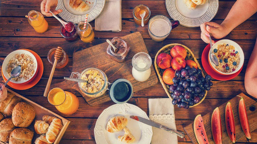 Диетологи рассказали, в какое время лучше всего завтракать