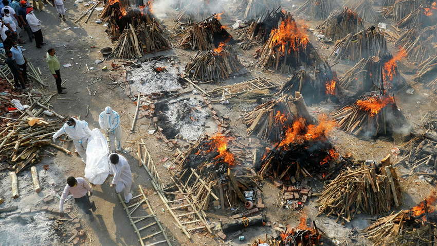 В Індії на берег річки вимило десятки тіл: що сталося