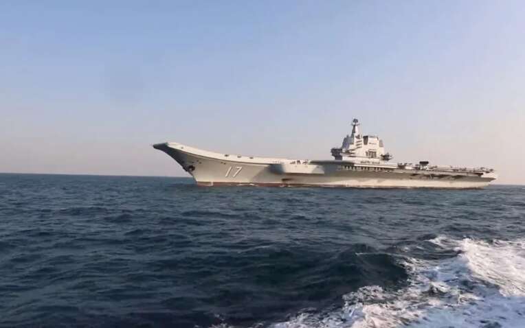 Военные корабли Китая оцепили Тайвань: что происходит