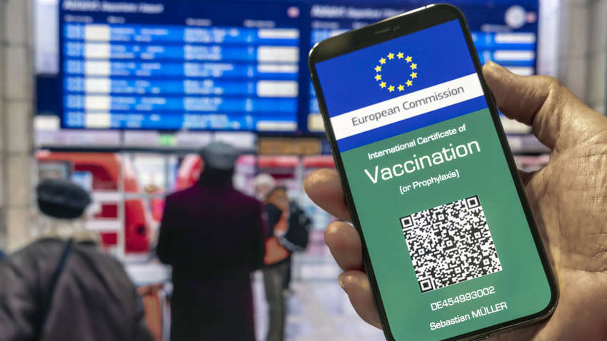 Італія першою вводить жорсткі правила - немає «зеленого пропуску» - на роботу не виходь