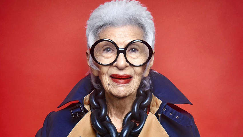 Журнал Vogue впервые опубликовал старушек на своей обложке