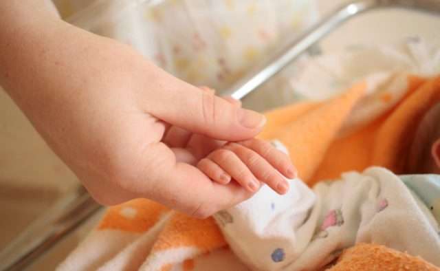 В Днепре спасают крохотных двойняшек, вес которых не больше килограмма