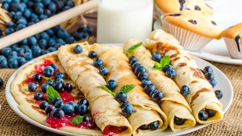Десерт за 15 минут: рецепт ароматных блинов с ягодами