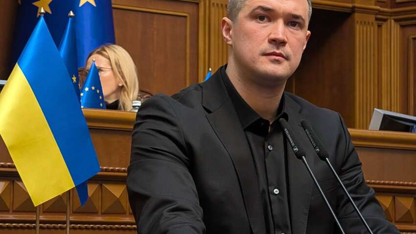 «Жодних внутрішніх ресурсів немає»: заяву міністра Федорова про підвищення зарплат військовим піддали сумніву «Жодних внутрішніх ресурсів немає»: заяву міністра Федорова про підвищення зарплат військовим піддали сумніву