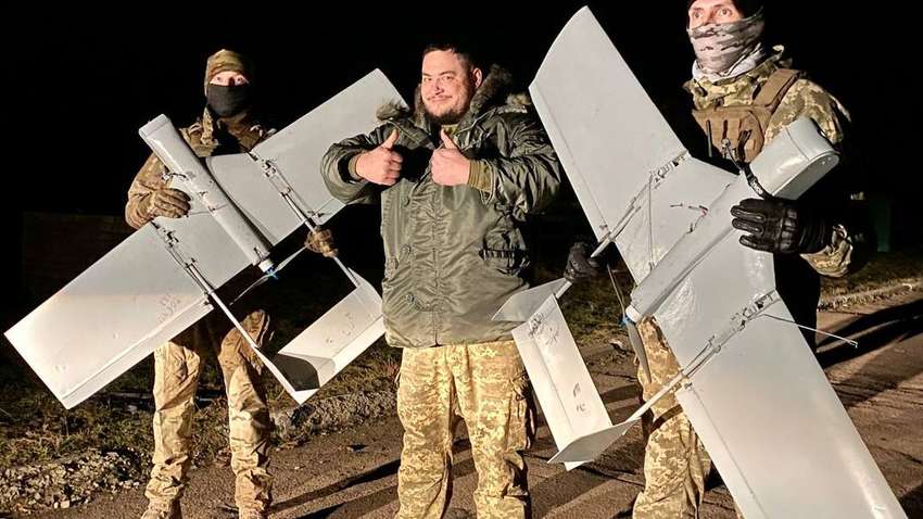 Українські дрони-камікадзе та снайперські гвинтівки: волонтери допомагають армії