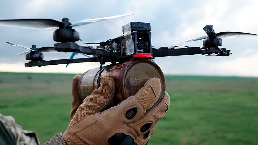 Важливо: Військовий пропонує по радіо оповіщати про підльоти FPV-дронів