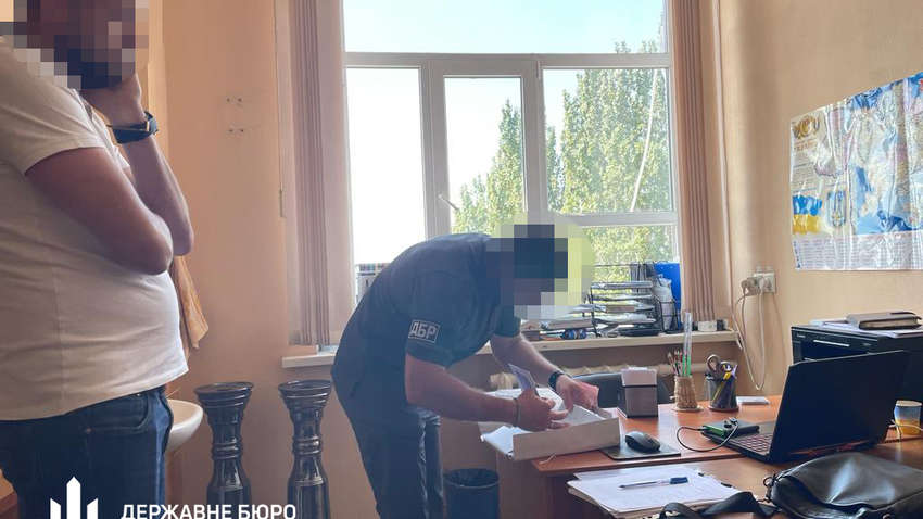 Эксвоенкома из Запорожья будут судить за коррупцию и привлечение военных к ремонту собственного дома Эксвоенкома из Запорожья будут судить за коррупцию и привлечение военных к ремонту собственного дома