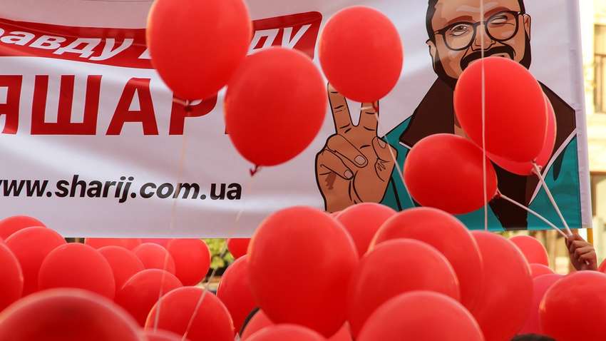 Одеські активісти спалили білборд партії Шарія