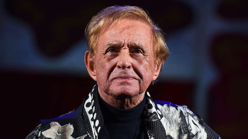 Коронавирус на щадит: от болезни умер еще один известный украинский и российский режиссер