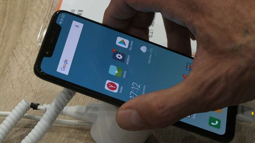 У Китаї школярів позбавлять мобільних телефонів