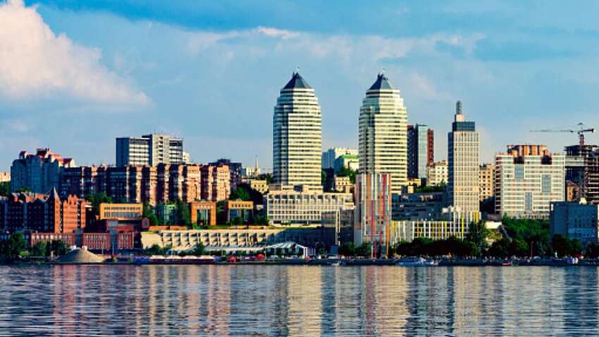 У Дніпрі через удар Росії тисячі людей залишилися без світла та води