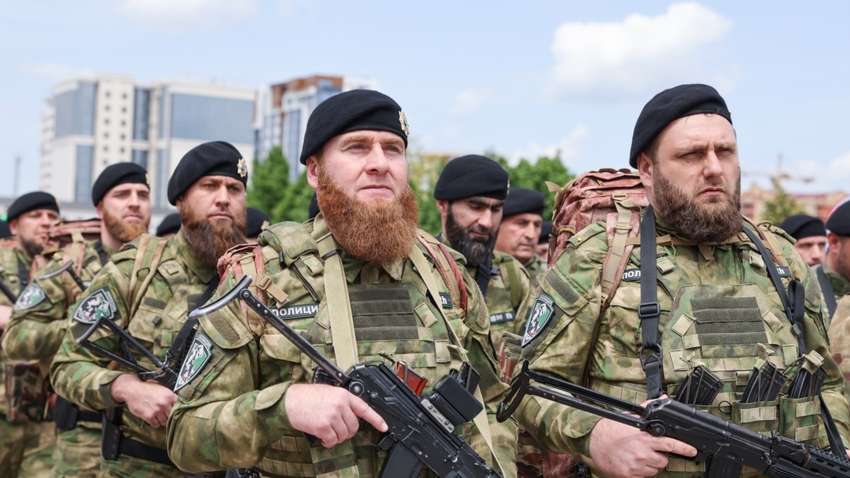 Кадирівці почали воювати з вагнерівцями у Херсоні Кадирівці почали воювати з вагнерівцями у Херсоні