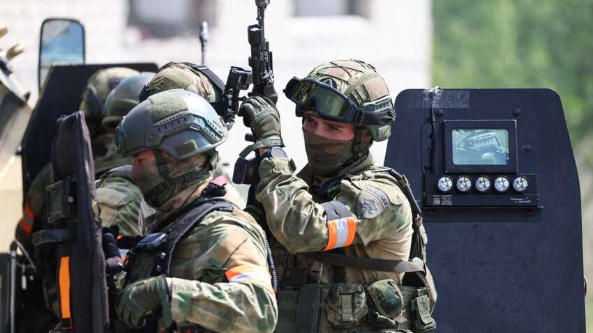 ФСБ убила мужчину в Тюменской области по подозрению в подготовке теракта на нефтяном объекте ФСБ убила мужчину в Тюменской области по подозрению в подготовке теракта на нефтяном объекте