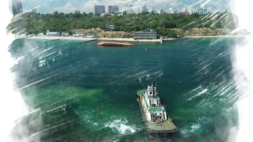 В Одессе занялись заброшенным Delfi: появились фото, как поднимают танкер