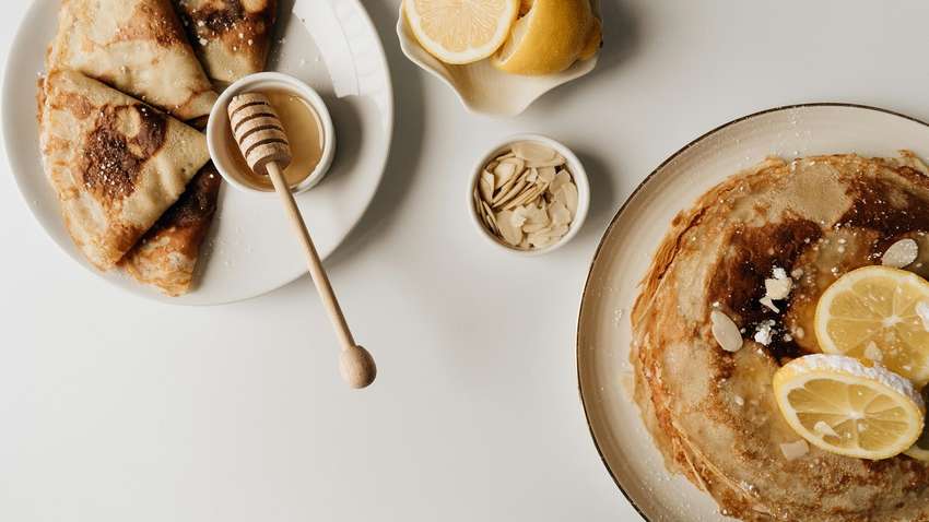 Тонкі млинці на Масляну: мистецтво приготування, рецепти, традиції Тонкі млинці на Масляну: мистецтво приготування, рецепти, традиції