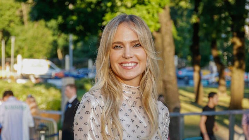 Відому російську співачку затримали в несамовитому стані: що вона накоїла