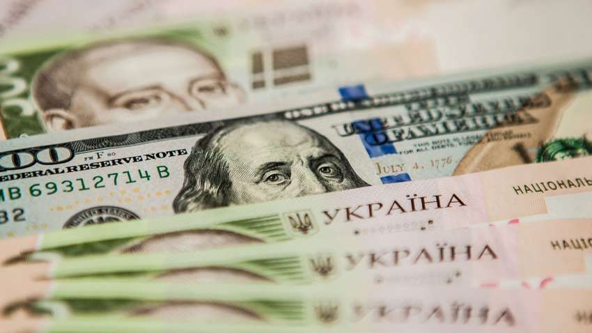 Нацбанк оновив офіційний курс валют: долар продовжує дешевшати