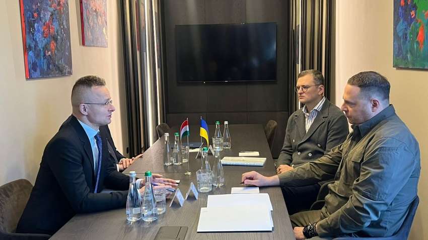 О чем говорят попытки Киева наладить диалог со Словакией и Венгрией: с чем есть проблемы