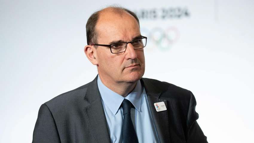 Франция начнет массовую вакцинацию через неделю - премьер-министр