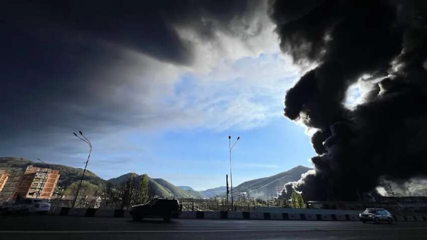 Екологічна катастрофа в Туапсе: через пожежу на нафтозаводі евакуюють людей