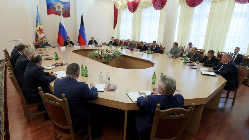 Путін відправив на Донбас до бойовиків глав силових відомств та Медведєва: навіщо