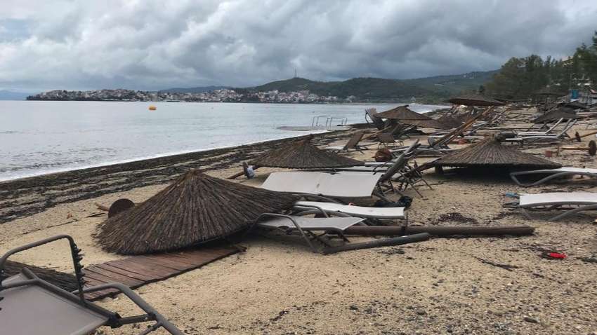 В Греции из-за шторма погибли 6 человек около 100 пострадавших