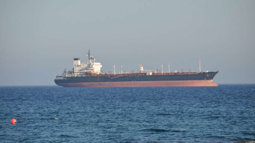 Ситуація розпалюється: Іран відкрив вогонь по танкеру поблизу Ормузької протоки