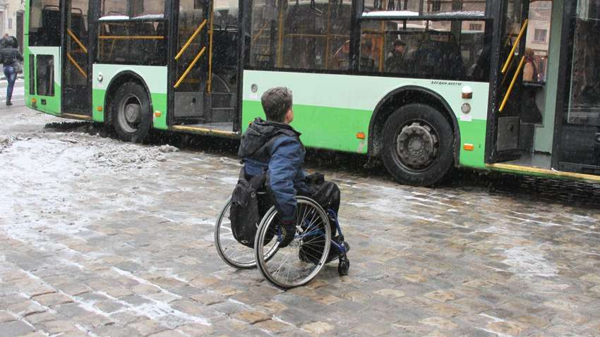 "Люди з інвалідністю отримають пріоритет в чергах", - Гончарук 