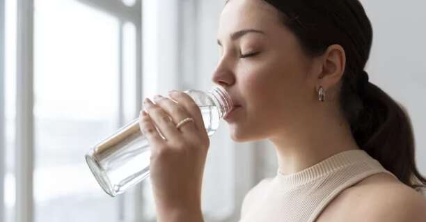 Худший напиток для здоровья в жару: он "бьет" по сердцу и желудку