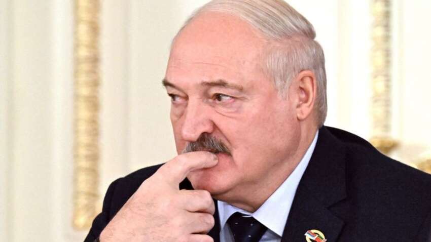 Лукашенку виставляють рахунок: чому Мінськ більше не зможе сидіти на двох стільцях
