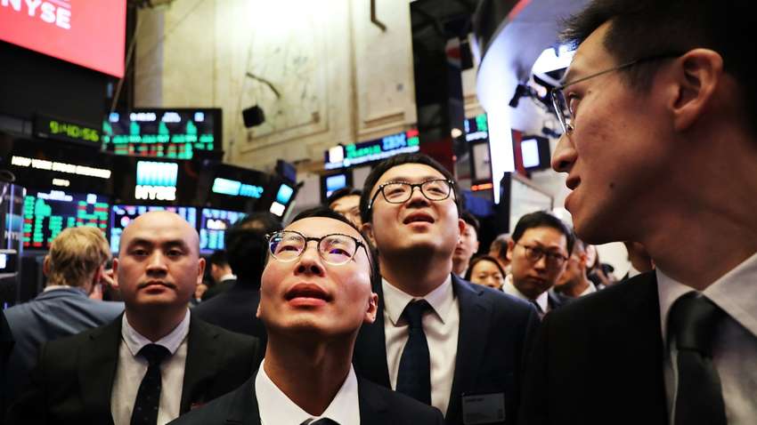 Коронавірус обвалив на 9% китайський ринок акцій 