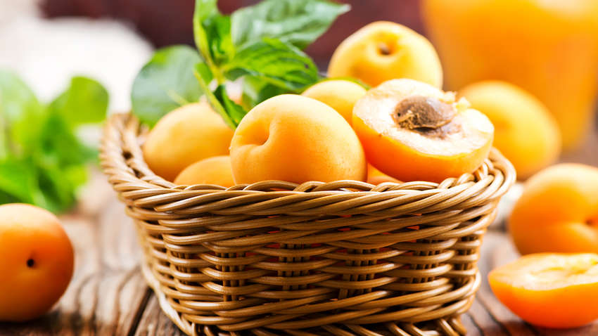 Абрикоси б'ють цінові рекорди: скільки просять за кілограм Абрикоси б'ють цінові рекорди: скільки просять за кілограм