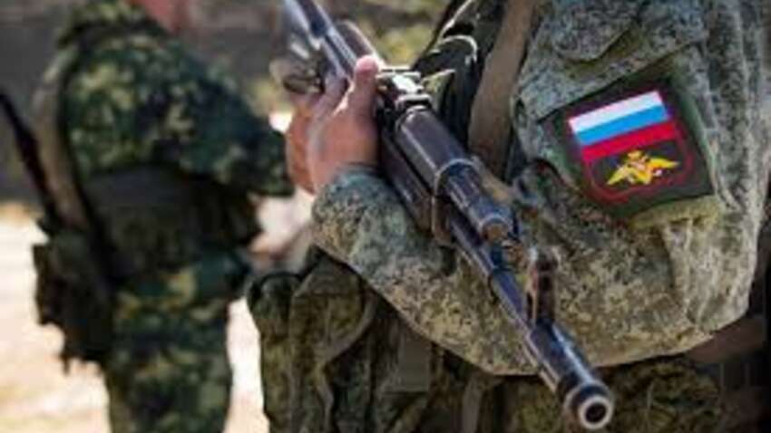 Командири армії РФ відбирають виплати у російських солдатів, блокують картки та кидають їх у «ями» за відмову йти на штурми Командири армії РФ відбирають виплати у російських солдатів, блокують картки та кидають їх у «ями» за відмову йти на штурми