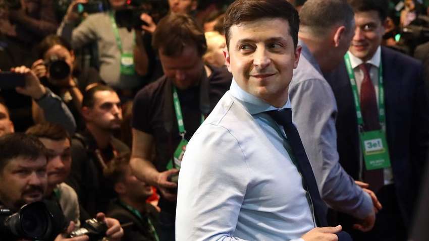 Обвал рейтингів Зеленського, Кабміну й «Слуги народу»: експерти розповіли, як влада спробує втримати довіру населення