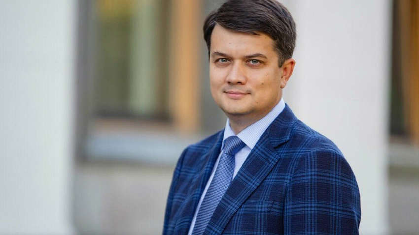 Офіційно: "слуги народу" таки розпочали збір підписів за звільнення Дмитра Разумкова