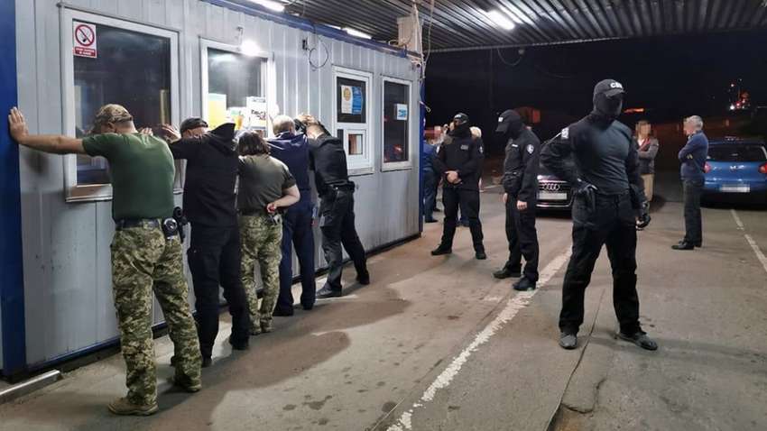 Працівники митного поста «Ужгород» постійно займалися «поборами», - СБУ