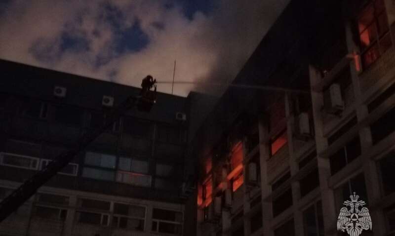 В Санкт-Петербурге сильные взрывы: горит стратегическое предприятие РФ