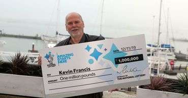 Британец пытался развлечь больную жену и стал миллионером