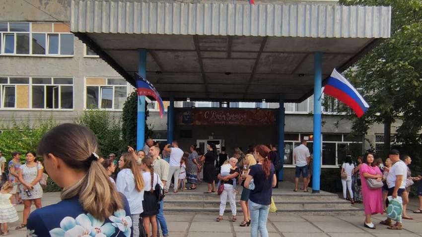 Ворог експлуатує українських школярів: що змушують робити підлітків Ворог експлуатує українських школярів: що змушують робити підлітків